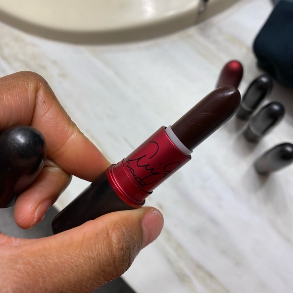 MAC Viva Glam Ariana Grande Lipstick - Picture 1 of 2